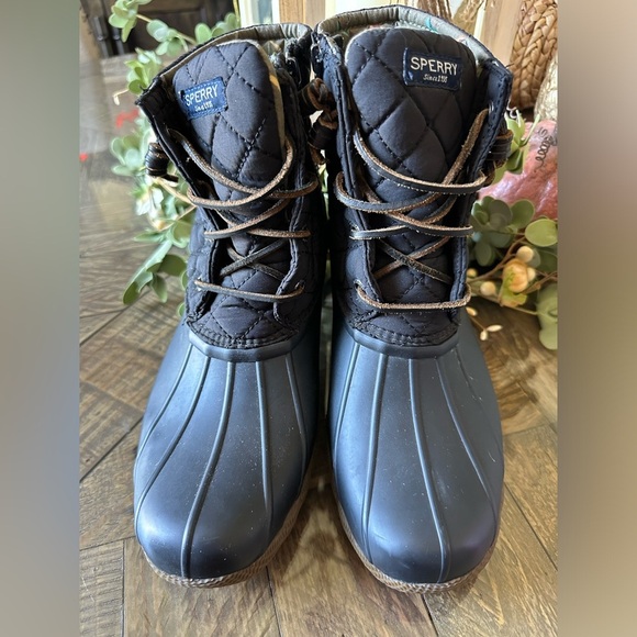 Sperry Shoes - Sperry Women's  Saltwater Quilted Duck  Boot Black #STS94063 Size 9.5 READ ALL